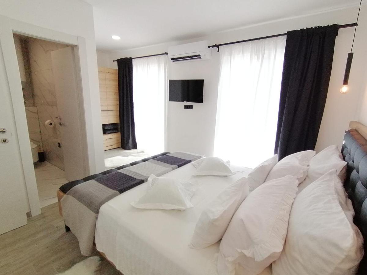 Apartman Max !!!! Omiš Buitenkant foto
