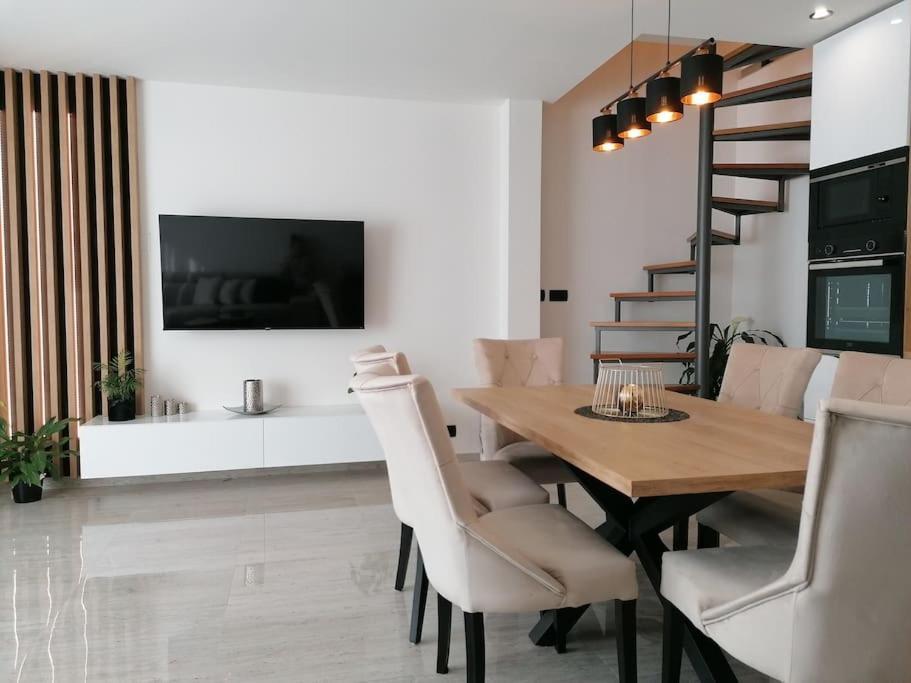 Apartman Max !!!! Omiš Buitenkant foto