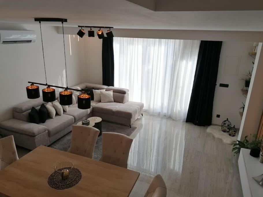 Apartman Max !!!! Omiš Buitenkant foto