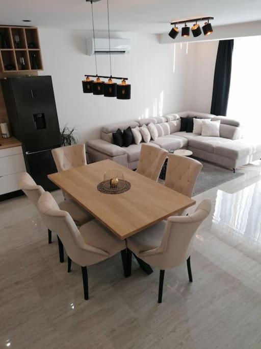 Apartman Max !!!! Omiš Buitenkant foto